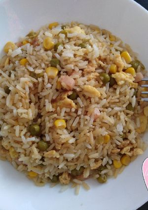 Una foto de Arroz chino tres delicias ¡perfecto!
