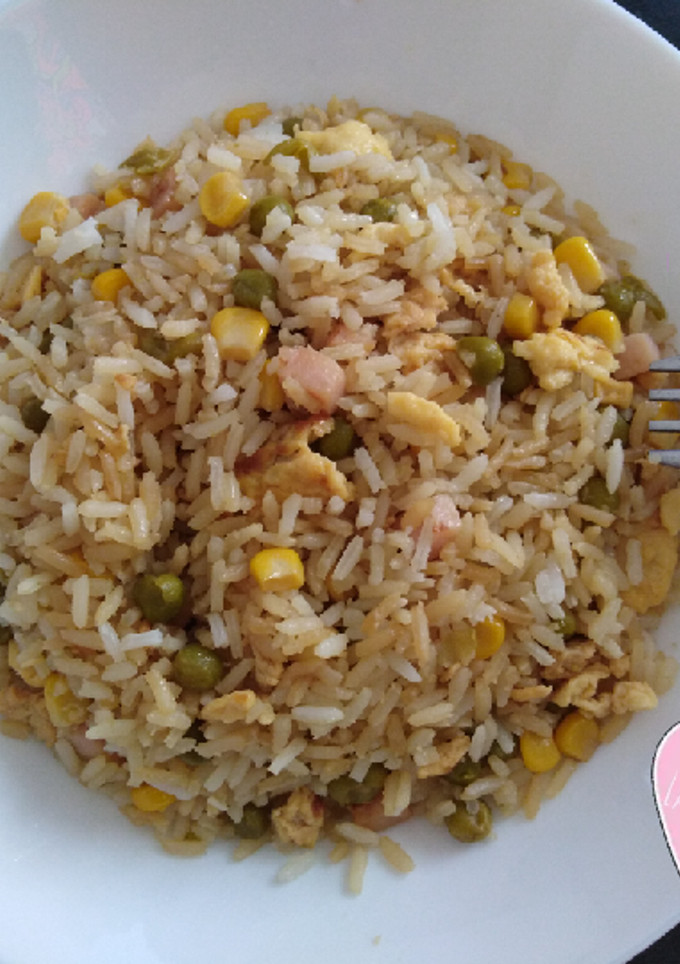 Una foto de Arroz chino tres delicias ¡perfecto!