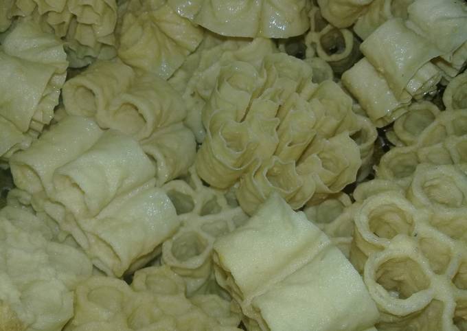 Standar Resep enak bikin Saroja, kerewel, atau  kembang goyang renyah  yang tidak berminyak dan tahan lama