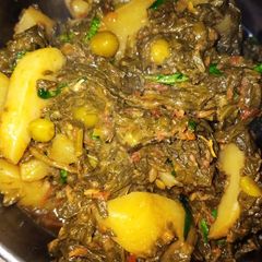 A picture of Alu palak Maithi Matar ki mix sabzi.