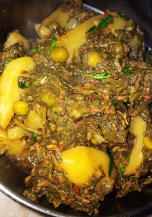 A picture of Alu palak Maithi Matar ki mix sabzi.