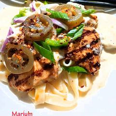 A picture of Alfredo Pasta with chicken.