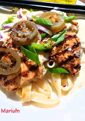 A picture of Alfredo Pasta with chicken.