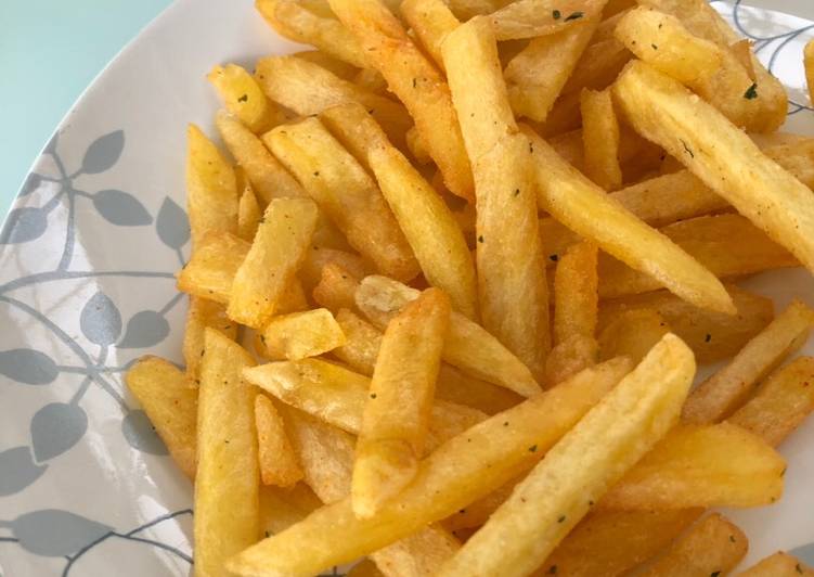 Kentang goreng (french fries) ala restoran, krispi diluar, lembut di dalam, tanpa MSG