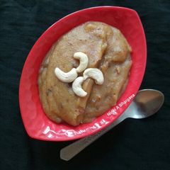 A picture of Besan ka halwa.