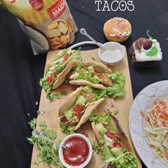 A picture of CHICKEN TACOS😋.