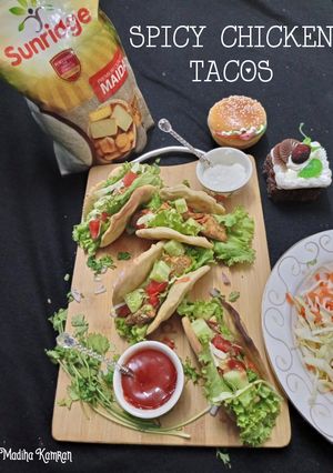 A picture of CHICKEN TACOS😋.