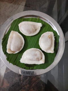 பருப்பு பூரண கொழுக்கட்டை (Paruppu poorana kolukattai recipe in tamil) செய்முறை முக்கிய புகைப்படம்