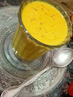 इम्यूनिटी बूस्टर हल्दी दूध(immunity booster haldi doodh recipe in hindi) रेसिपी मुख्य फोटो