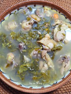 Hình của món Canh gà lá giang.