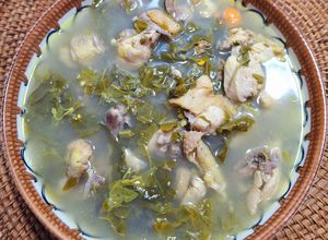 Hình của món Canh gà lá giang.