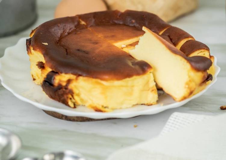 Bagaimana Menyiapkan Basque style Bake Cheesecake, Enak