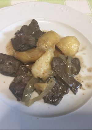 Foto principal de Hígado encebollado con patatas