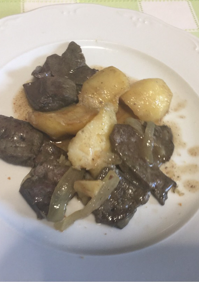 Una foto de Hígado encebollado con patatas