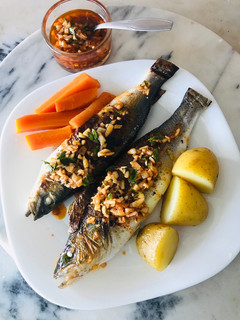 Foto de Robalo grelhado com molho à espanhola