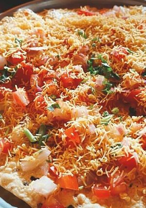A picture of Masala papad.