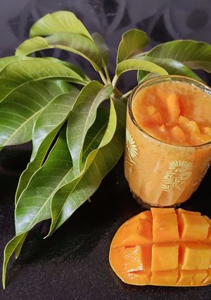 મેંગો મિલ્ક શેક (Mango Milk Shake Recipe In Gujarati) રેસીપી મુખ્ય ફોટો