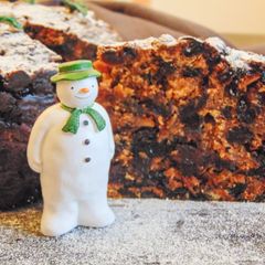 A picture of Christmas Cake (no added sugar).