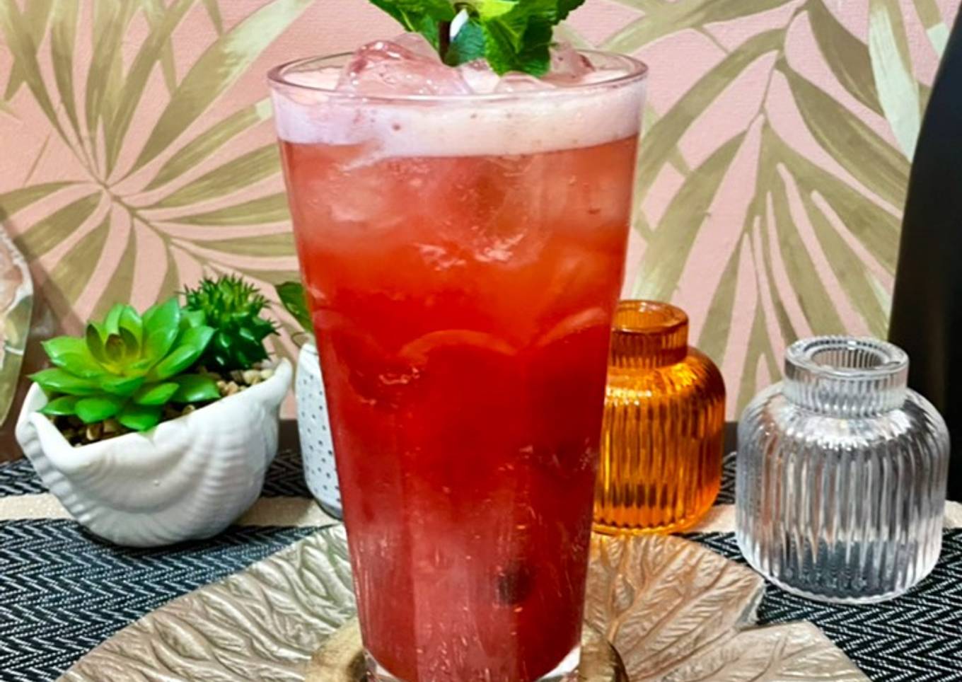 Mint Berry Smash Mocktail