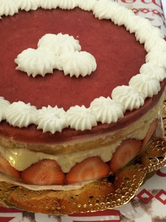 Una foto de Tarta de crema pastelera y fresa