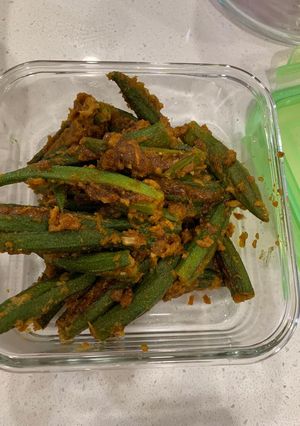 ભરેલા ભીંડા નું શાક (Bharela Bhinda Shak Recipe In Gujarati) રેસીપી મુખ્ય ફોટો