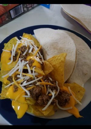 Una foto de Nachos con carne molida y queso