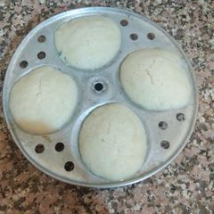 A picture of Idli.