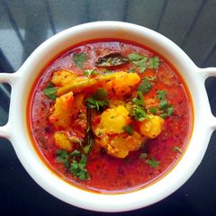 A picture of Dahi Aloo.
