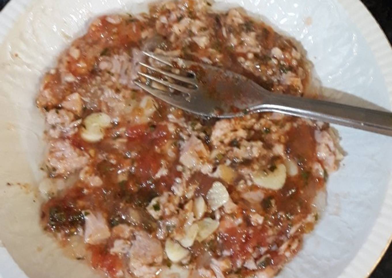Ensalada de aloe vera, tomate y atún