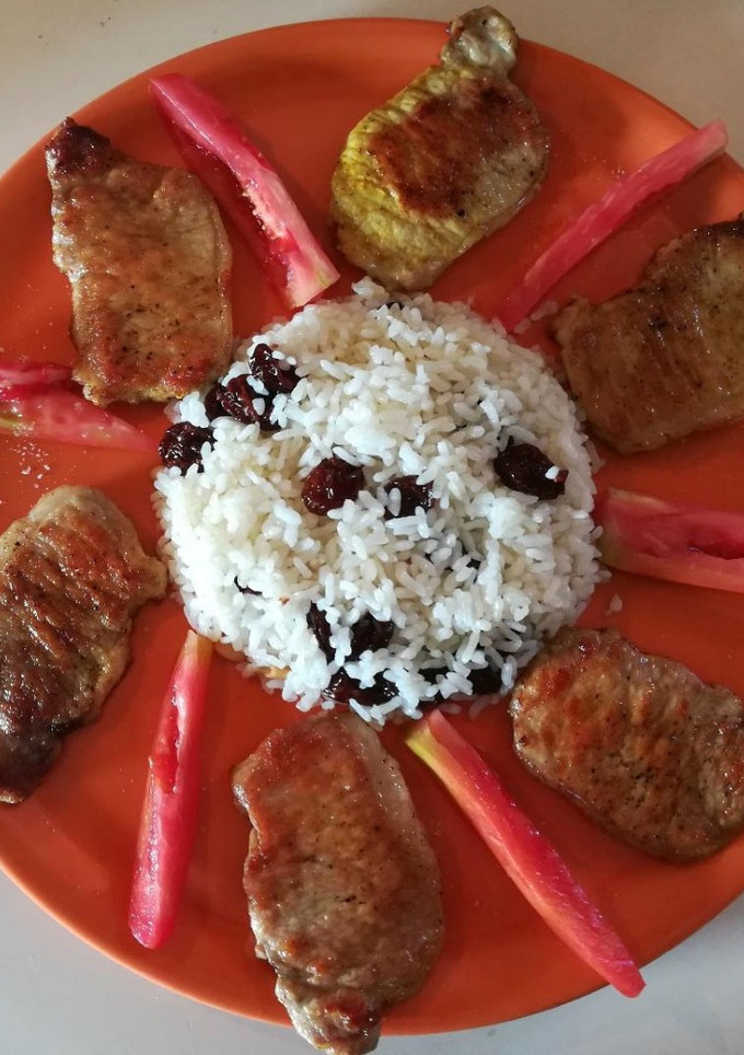 Una foto de Lomo adobado con arroz