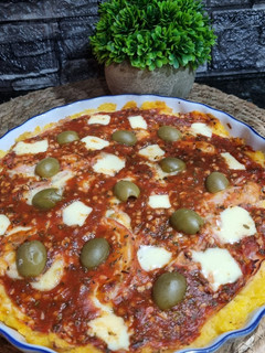 Una foto de PIZZA DE POLENTA RELLENA ❤️