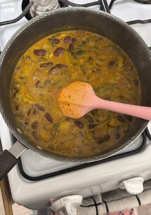 A picture of Creamy Kidney Beans Curry (Rajma) with Spinach and Potatos.