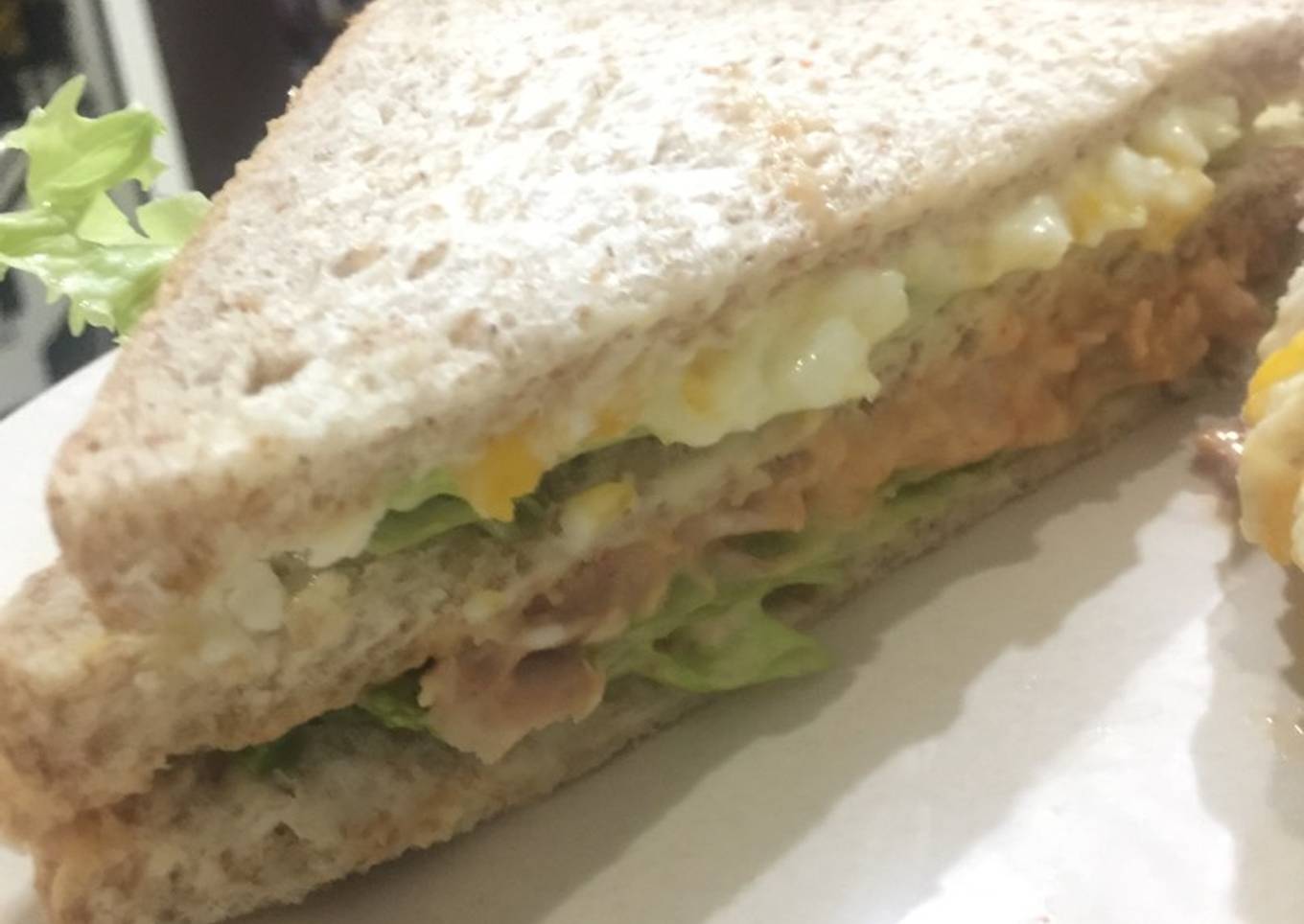 Sandwich Tuna Telur Mayo