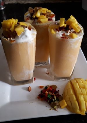 A picture of Mango mastani.