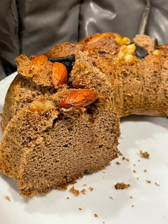 Una foto de Bizcochuelo esponjoso de cacao y sarraceno, sin tacc, sin azúcar, sin lácteos