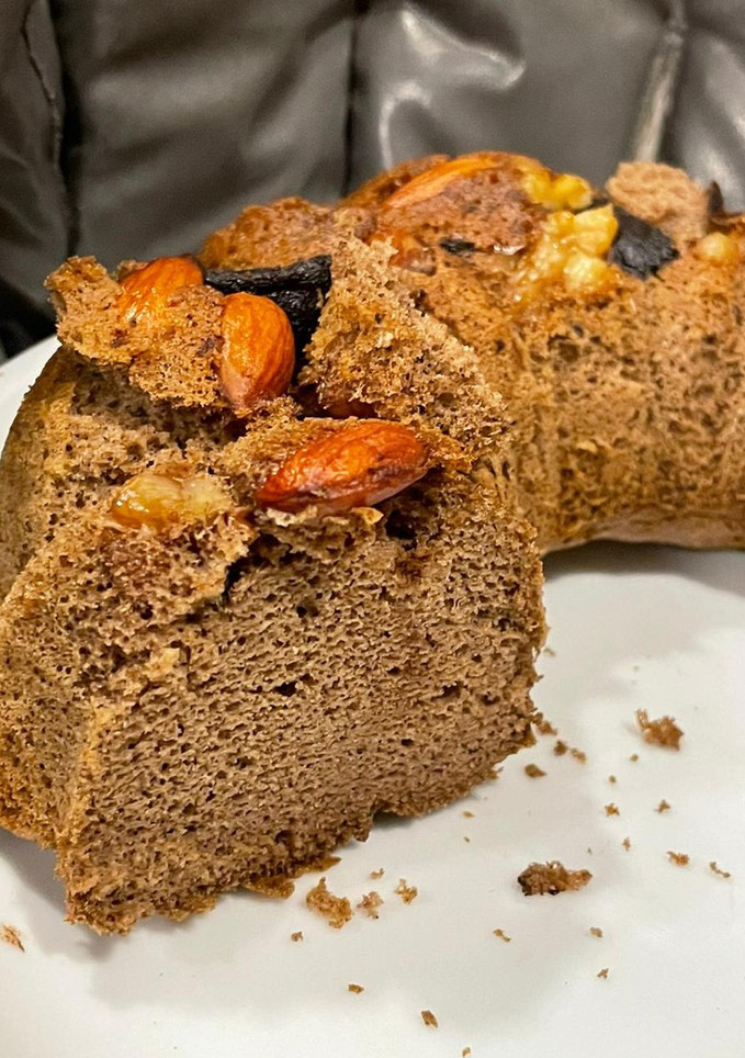 Una foto de Bizcochuelo esponjoso de cacao y sarraceno, sin tacc, sin azúcar, sin lácteos