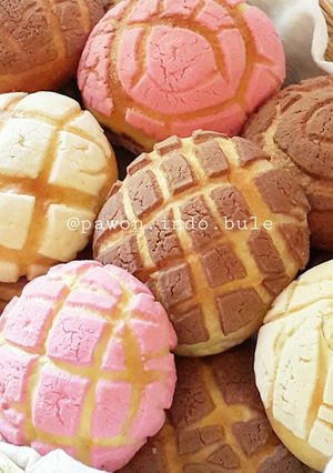 A picture of Conchas/Mexican Sweet Bread.