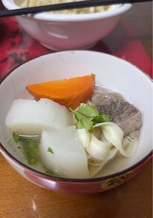 A picture of Clear Beef Soup/Noodles.
