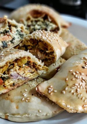 Una foto de EMPANADAS🥟Recicladas de Pollo🐤Guisa'o...!