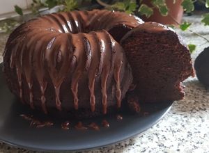 Foto principal de Bundt Cake de Chocolate y Aguacate