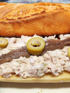 Una foto de Bocadillo de atún con mayonesa