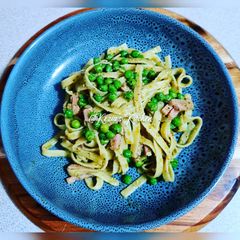 A picture of Ham pesto pasta.