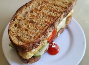 Gambar Artisan Wholemeal Sourdough Omelette Sandwich With Caramelised Onions