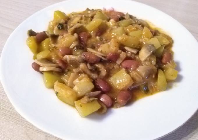 Рагу из кабачков с грибами и фасолью