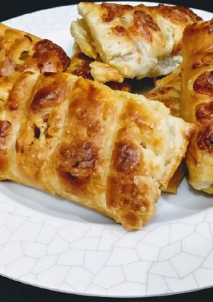 A picture of Chicken Puffs.