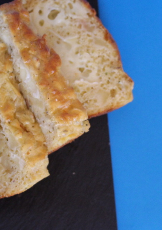 Una foto de Pastel de manzanas y camembert