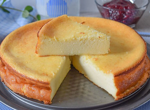 Una foto de Tarta de queso al horno fácil y con pocos ingredientes!!!! 🥰