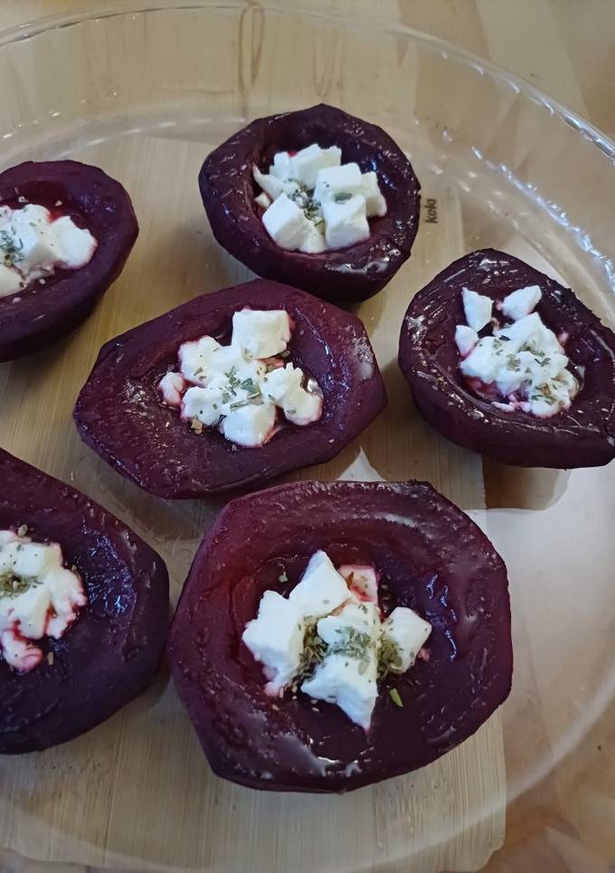Бурякові човники з фетою