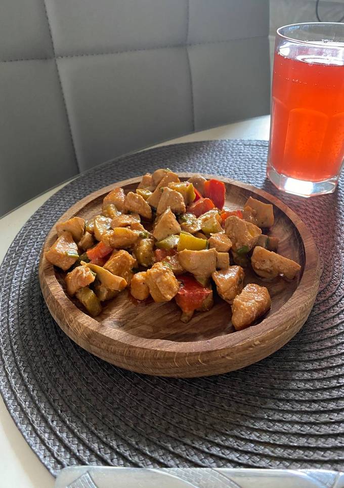 Куряча грудка з вершками та овочами