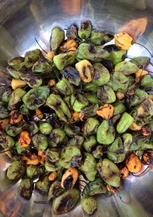 Una foto de Chile habanero asado para conservar en el congelador